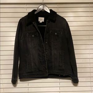 Black denim jacket with Sherpa collar!